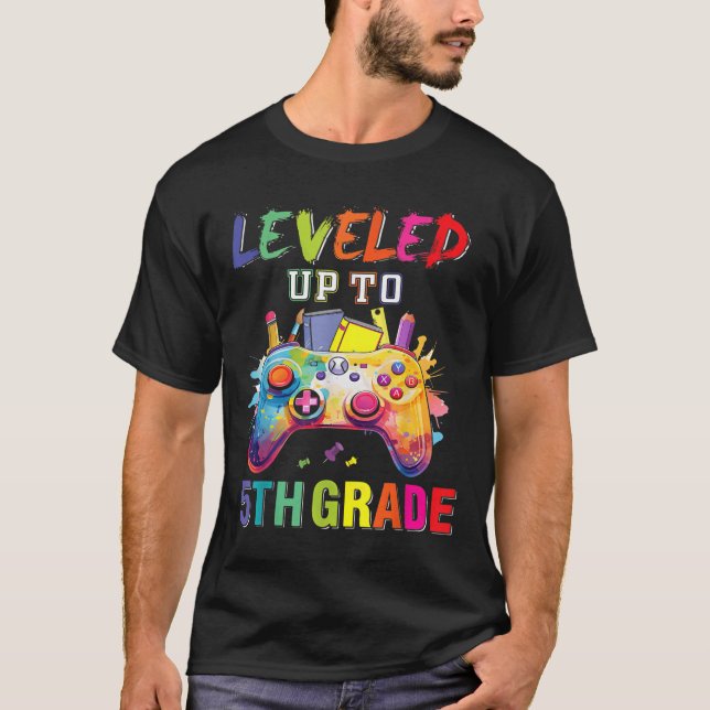 Camiseta Leveled Up To 5th Grade Fifth Grade Back To School (Anverso)