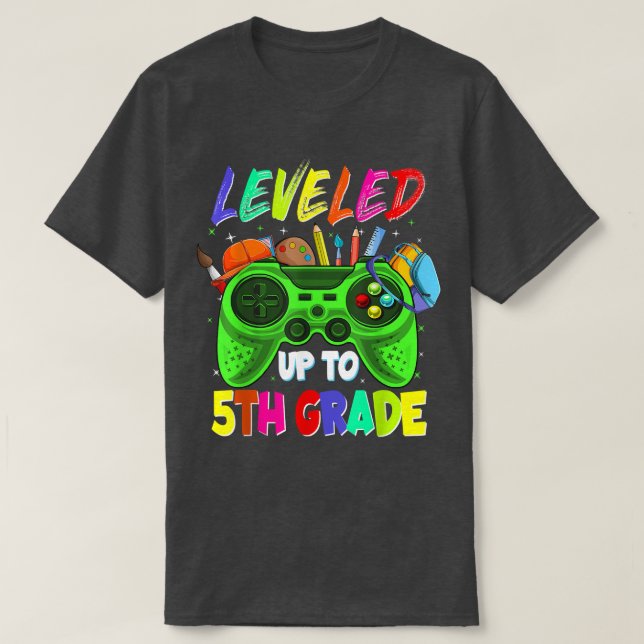 Camiseta Leveled Up To 5th Grade Gamer Back To School First (Diseño del anverso)