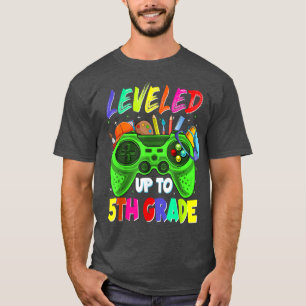 Camiseta Leveled Up To 5th Grade Gamer Back To School First