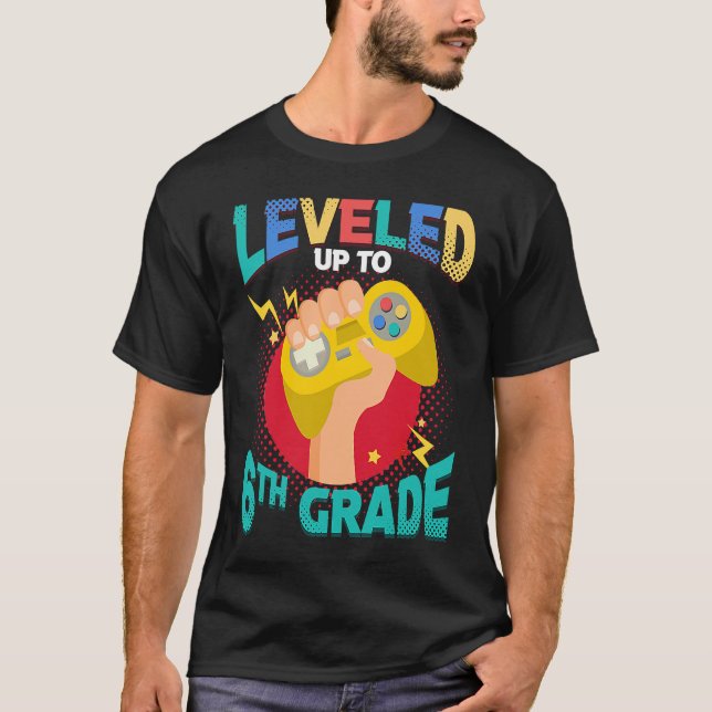 Camiseta Leveled Up To 6th Grade Students Education Back To (Anverso)