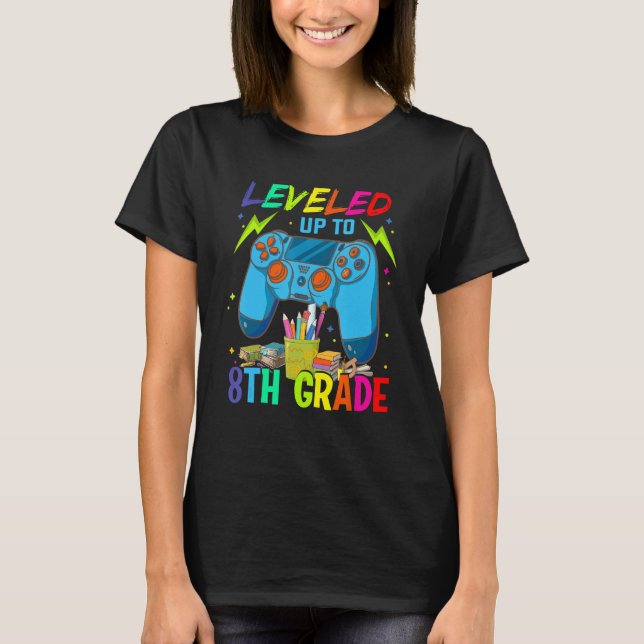 Camiseta Leveled Up To 8th Grade Video Gamer Back To School (Anverso)