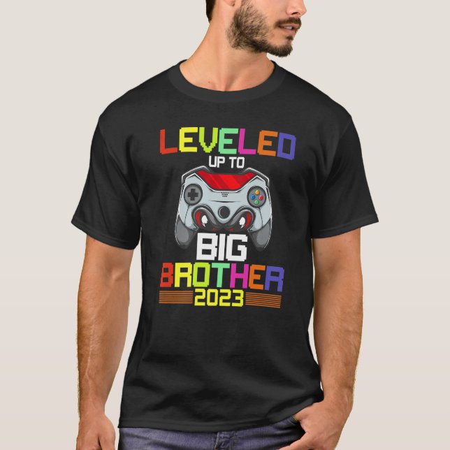 Camiseta Leveled Up To Big Brother 2023 Gamer Big Bro Boys  (Anverso)