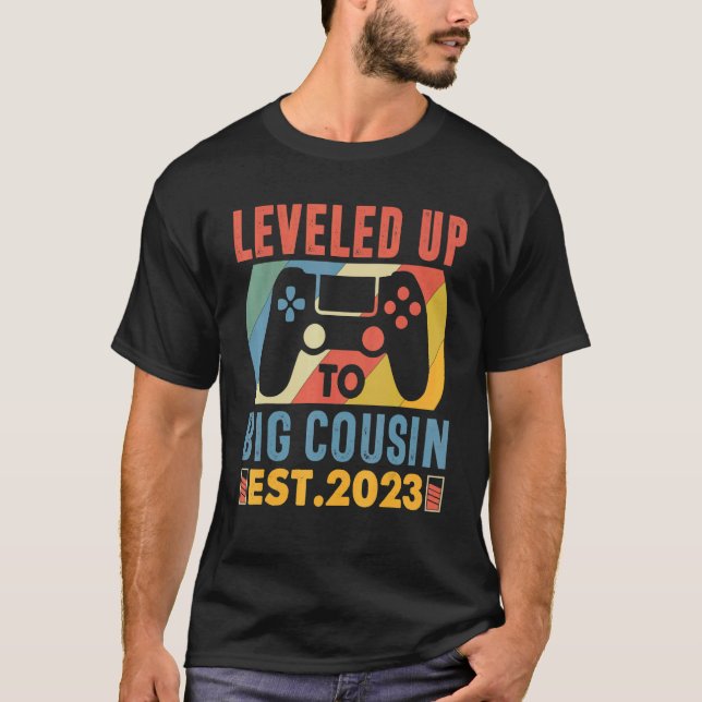 Camiseta Leveled Up To Big Cousin 2023 Promoted To Cousin 2 (Anverso)