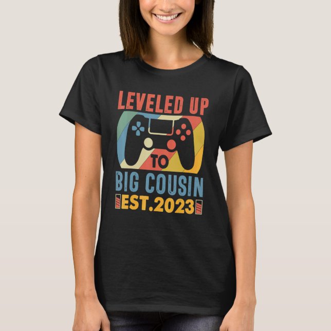 Camiseta Leveled Up To Big Cousin 2023 Promoted To Cousin 2 (Anverso)
