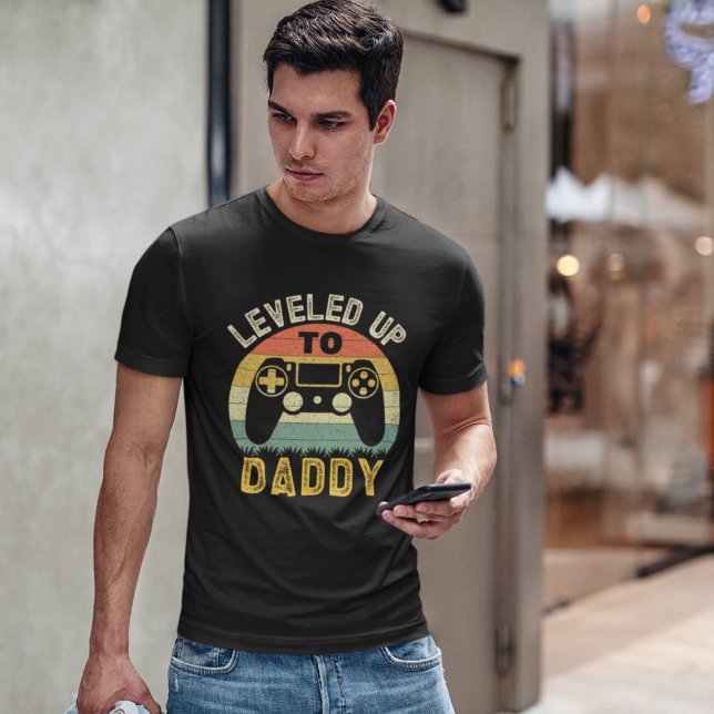 Camiseta Leveled up to Daddy, Funny Gift for New Dad (Subido por el creador)