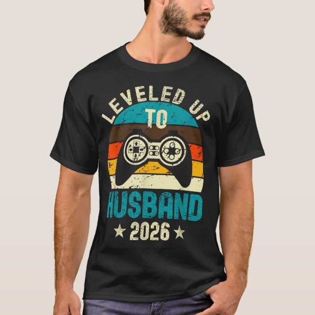 Camiseta Leveled Up To Husband 2026 Newlywed Groom Just Mar (Anverso)