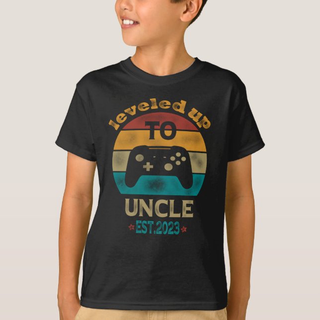 Camiseta Leveled Up To Uncle EST 2023 Promoted To Uncle (Anverso)