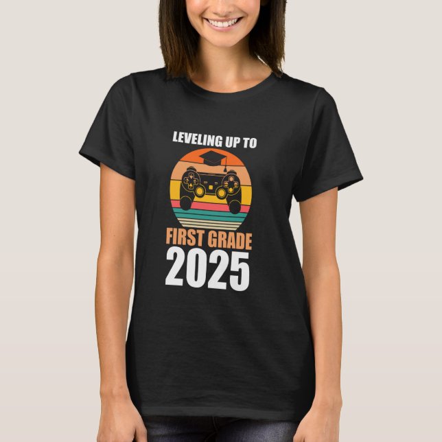 Camiseta leveling up to first grade 2025 first grade (Anverso)