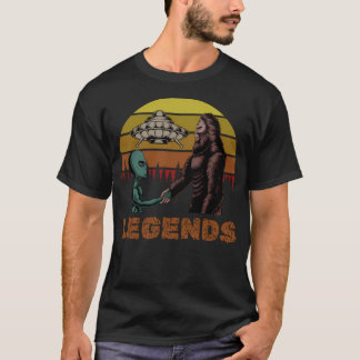 Camiseta Leyendas Retro Alien Sasquatch