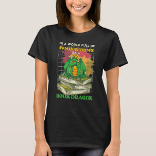 Camiseta Leyendo En Un Mundo Lleno De Librerías Dragon
