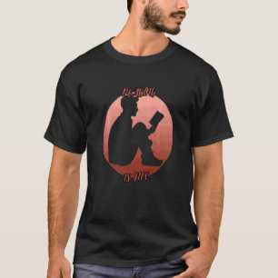 Camiseta Leyendo Sombra En Un Círculo Rojo