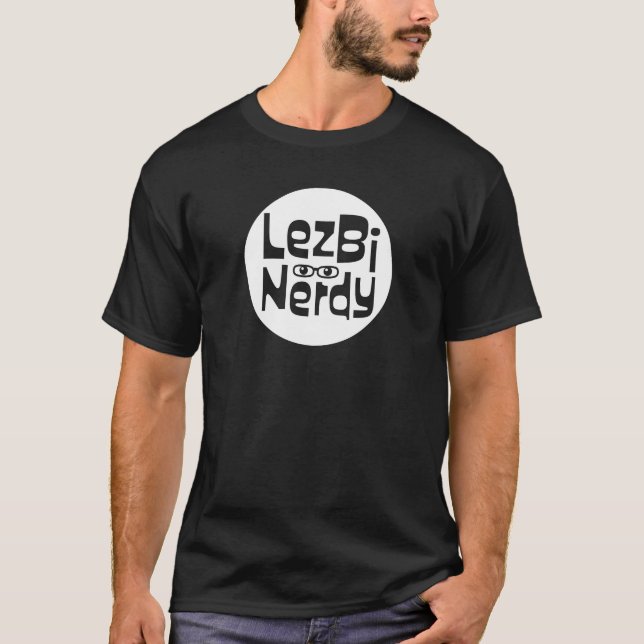 Camiseta Lezbi Nerdy Basic Tee (Logotipo Blanco) (Anverso)