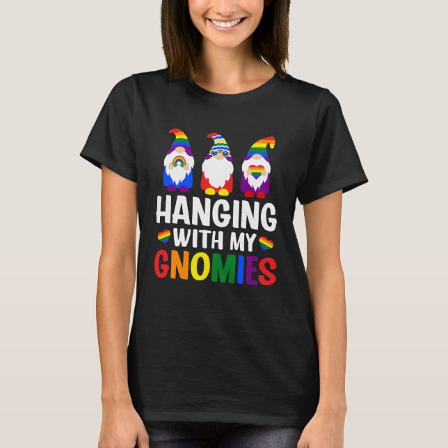Camiseta LGBT Pride LGBTQ Rainbow Gnomies  Hanging with my  (Anverso)