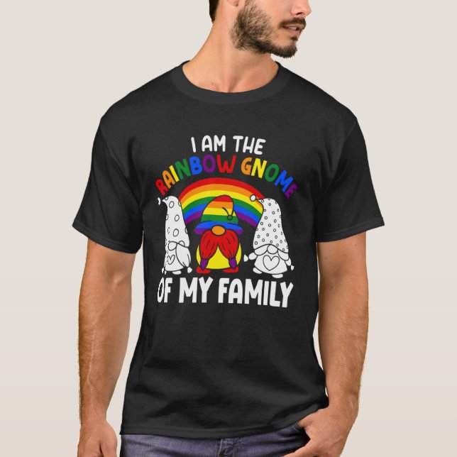 Camiseta LGBT Pride Rainbow I am the Rainbow Gnome of my Fa (Anverso)