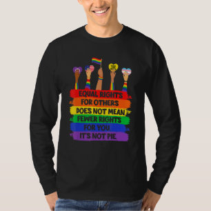 Camiseta Lgbt Retro Fist Love Equal Rights No es un pie