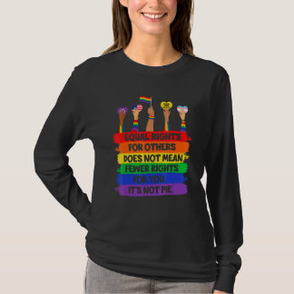 Camiseta Lgbt Retro Fist Love Equal Rights No es un pie