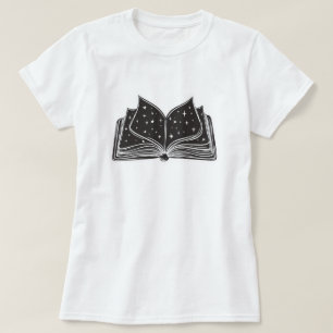 Camiseta Libro Mágico Abierto de Hechizos – Estrellas y Mag