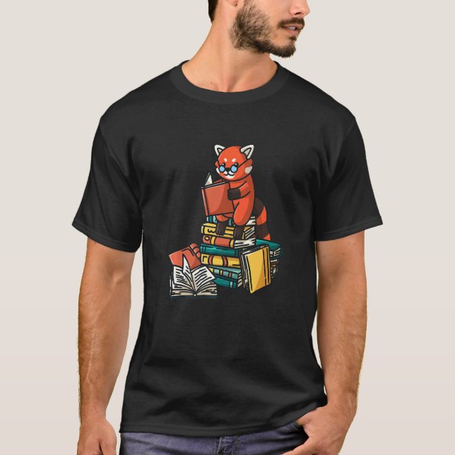 Camiseta Libro Panda Rojo Sentado En La Pila De Libros Gusa (Anverso)