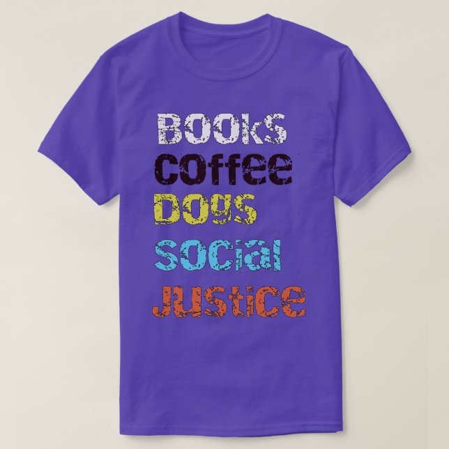 Camiseta Libros y café y perros y justicia social6 (Diseño del anverso)