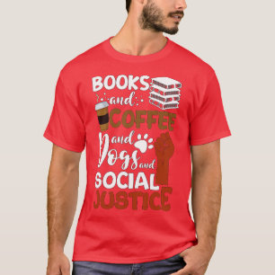 Camiseta Libros Y Café Y Perros Y Justicia Social 93
