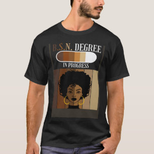 Camiseta Licenciatura en Enfermería BSN en Curso Afro Negro