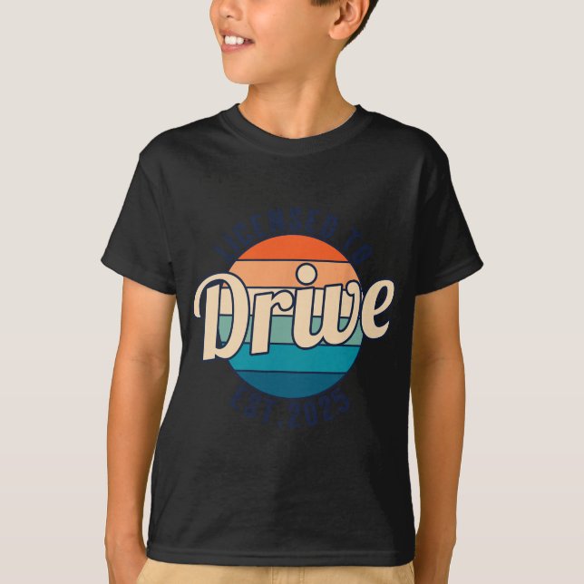 Camiseta Licensed To Drive New Drivers License Est 2025  (Anverso)