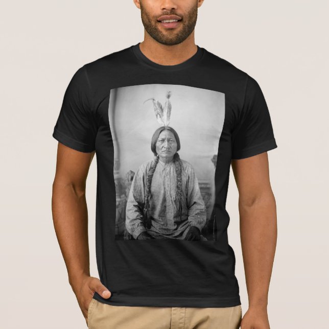 Camiseta Líder lakota sacudiendo a indígenas norteamericano (Anverso)