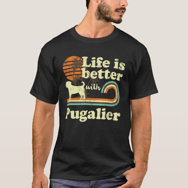 Camiseta Life Better Pugalier Vintage Dog Mom Dad (Anverso)