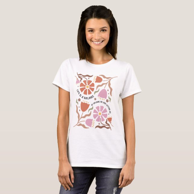 Camiseta Life Is A Balance Of Holding Boho Wildflower Quote (Anverso completo)