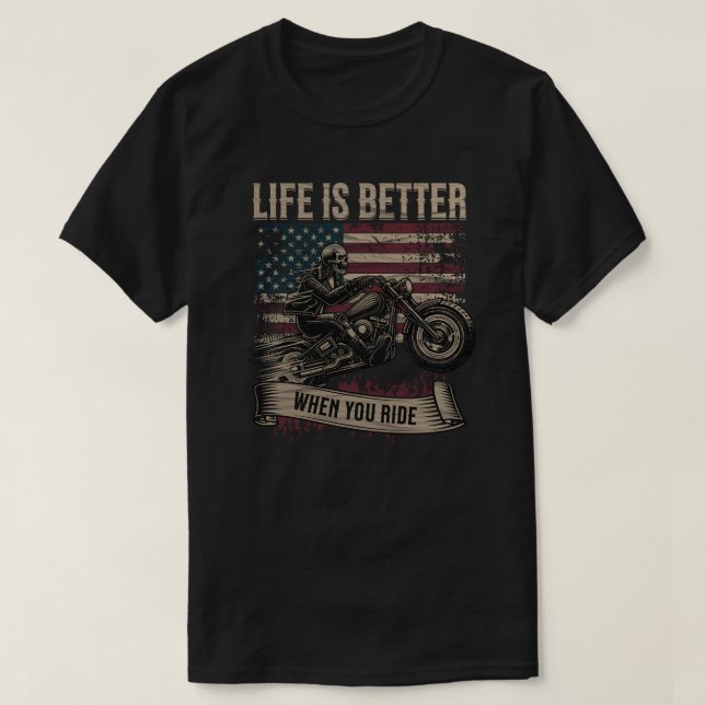 Camiseta Life Is Better When You Ride Patriotic Biker Skull (Diseño del anverso)