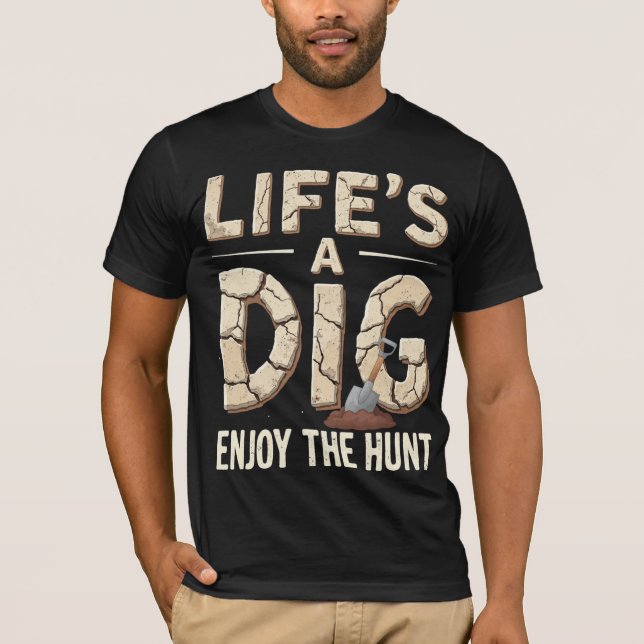 Camiseta Life’s A Dig, Enjoy The Hunt (Anverso)