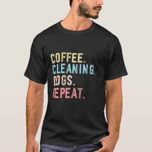 Camiseta Limpieza divertida de la casa café perros limpiado