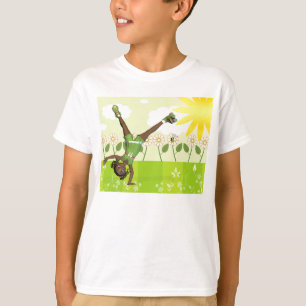 Camiseta linda de la niña con los scates del
