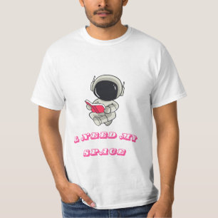 Camiseta Lindo Astronauta Leyendo – Necesito Mi Estética Es
