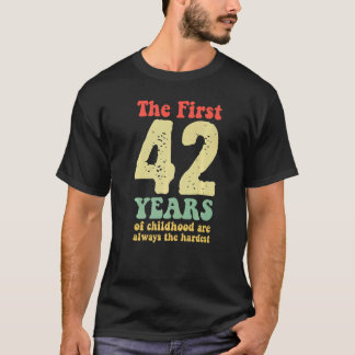 Camiseta lindo los primeros 42 años de la infancia son siem