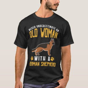 Camiseta Lindo Nunca Subestimes A Una Mujer Mayor Con Un Al