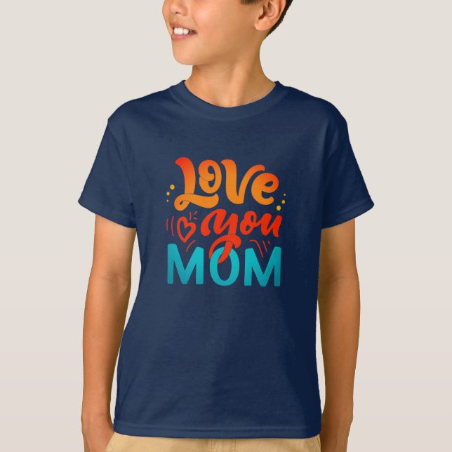 Camiseta Lindo texto de diseño te quiere mamá con corazón (Anverso)