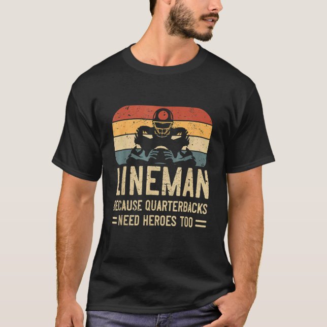 Camiseta Lineman Porque Quarterback Necesita Héroes Para El (Anverso)