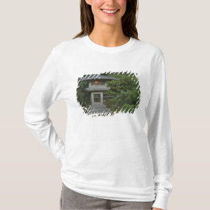 Camiseta Linterna de piedra iluminada en el jardín japonés