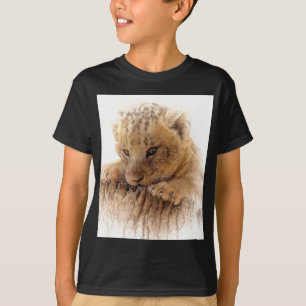 Camiseta Lion cub cerrar ojos lindos mirar