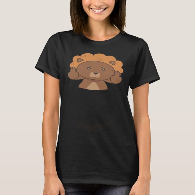 Camiseta Lion Showing middle finger in a pocket (Anverso)