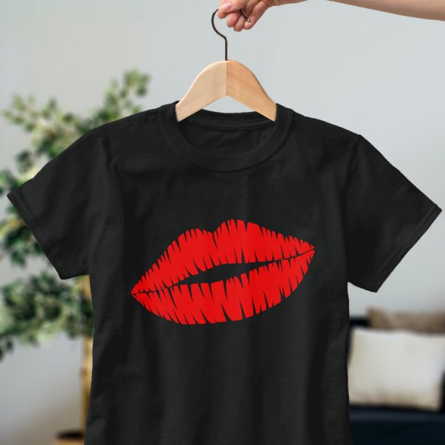 Camiseta Lipstick Kiss Red Lips Mujeres (A red lipstick kiss shirt just for you)