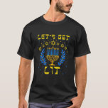 Camiseta Lit Hanukkah, judía Menorah Jewish Chanukk<br><div class="desc">La camiseta de Lit Hanukkah es un gran regalo para celebrar Hanukkah 2021 por cada judío - hombres, mujeres, niños, padre, madre, rabino, hijo, hija o miembro de la familia. Gran diseño con Menorah, Nueve velas, David Star y Funny Jewish Chanukah Quote. Parar esta camiseta Let's Get Lit Hanukkah T-shirt...</div>