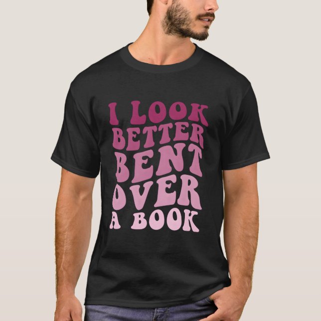 Camiseta Literary Bookish Charisma I Look Better Bent Over  (Anverso)