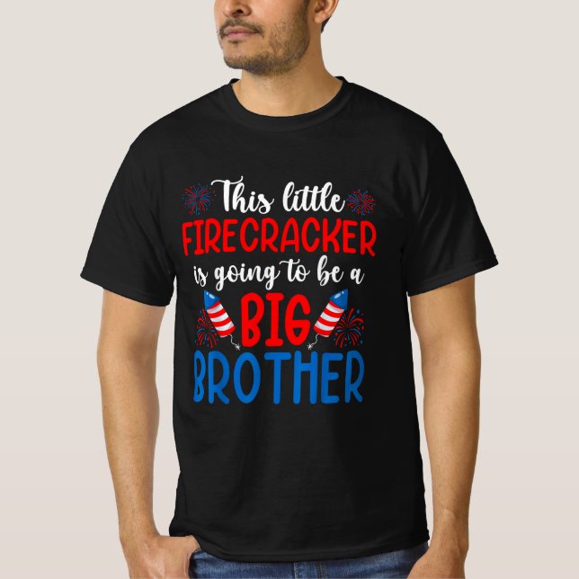 Camiseta Little Firecracker Big Brother Pregnancy Reveal  (Anverso)