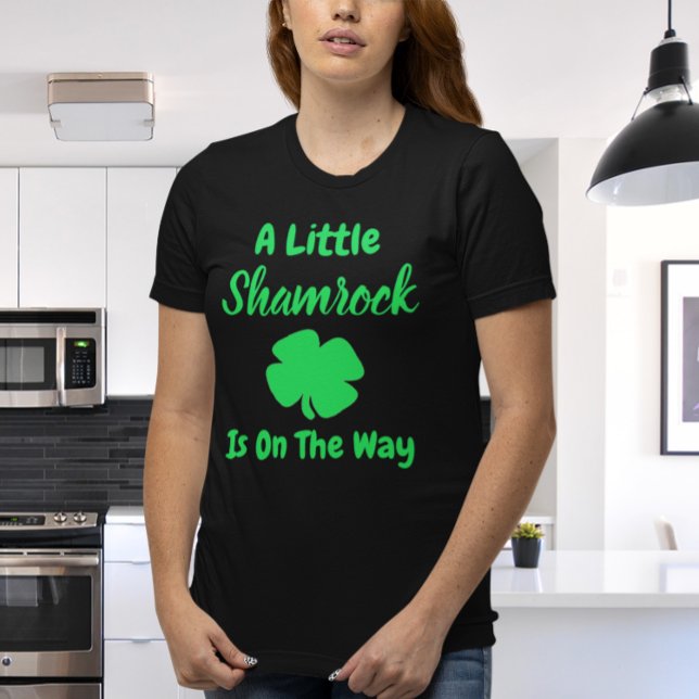 Camiseta Little Shamrock St Patrick's Day Pregnancy (Subido por el creador)