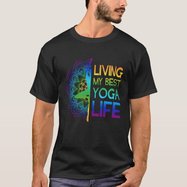 Camiseta Living My Best Yoga Life colourful yoga pose manda (Anverso)