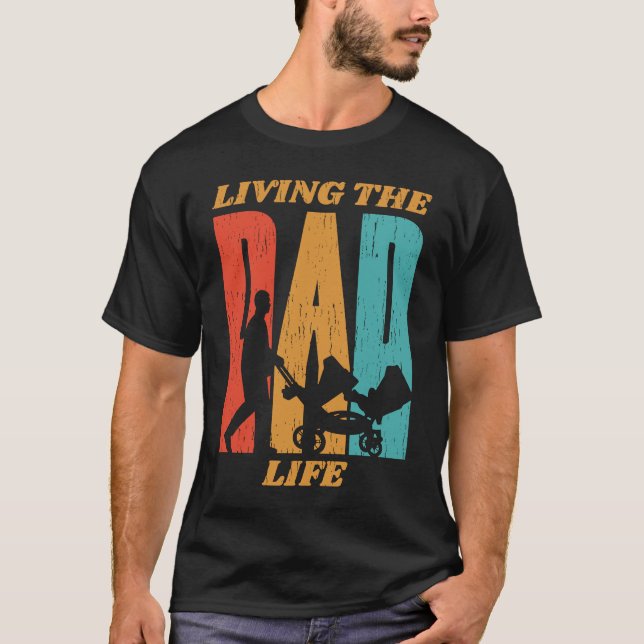 Camiseta Living the Dad Life  Twins in Stroller Graphic (Anverso)