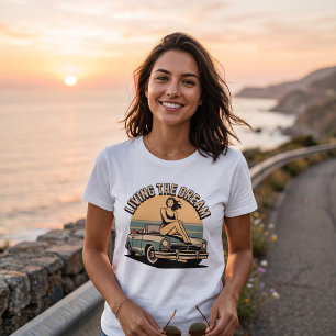 Camiseta Living the Dream Retro Car Sunset