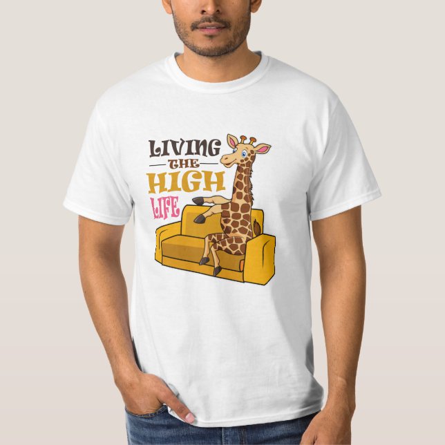 Camiseta Living the High Life Funny Giraffe Sentado en el s (Anverso)